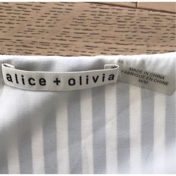 Alice + Olivia Alba cross front blouse size medium - Picture 6 of 7